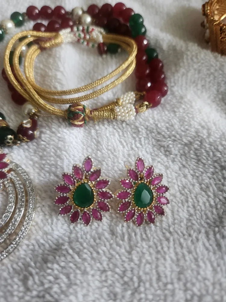 Jewellery Set - Necklace and Earrings image indicator(3)