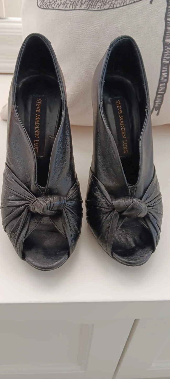 Steve Madden Luxe Black Heels - Size 6
