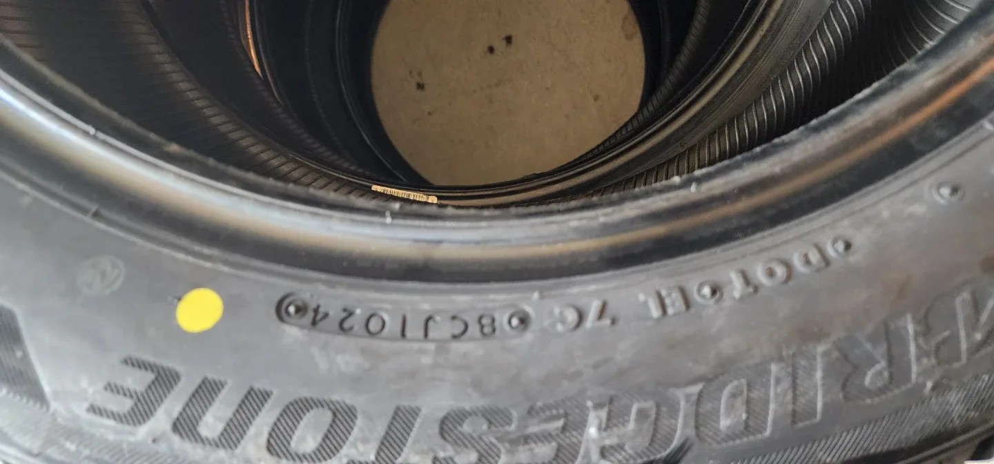 Selling Bridgestone Blizzak DMV2 235/55R18 Winter Tires image indicator(2)