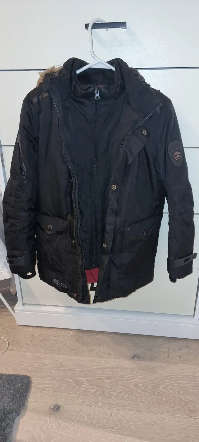 Point Zero Black Winter Jacket - size 9-10 years