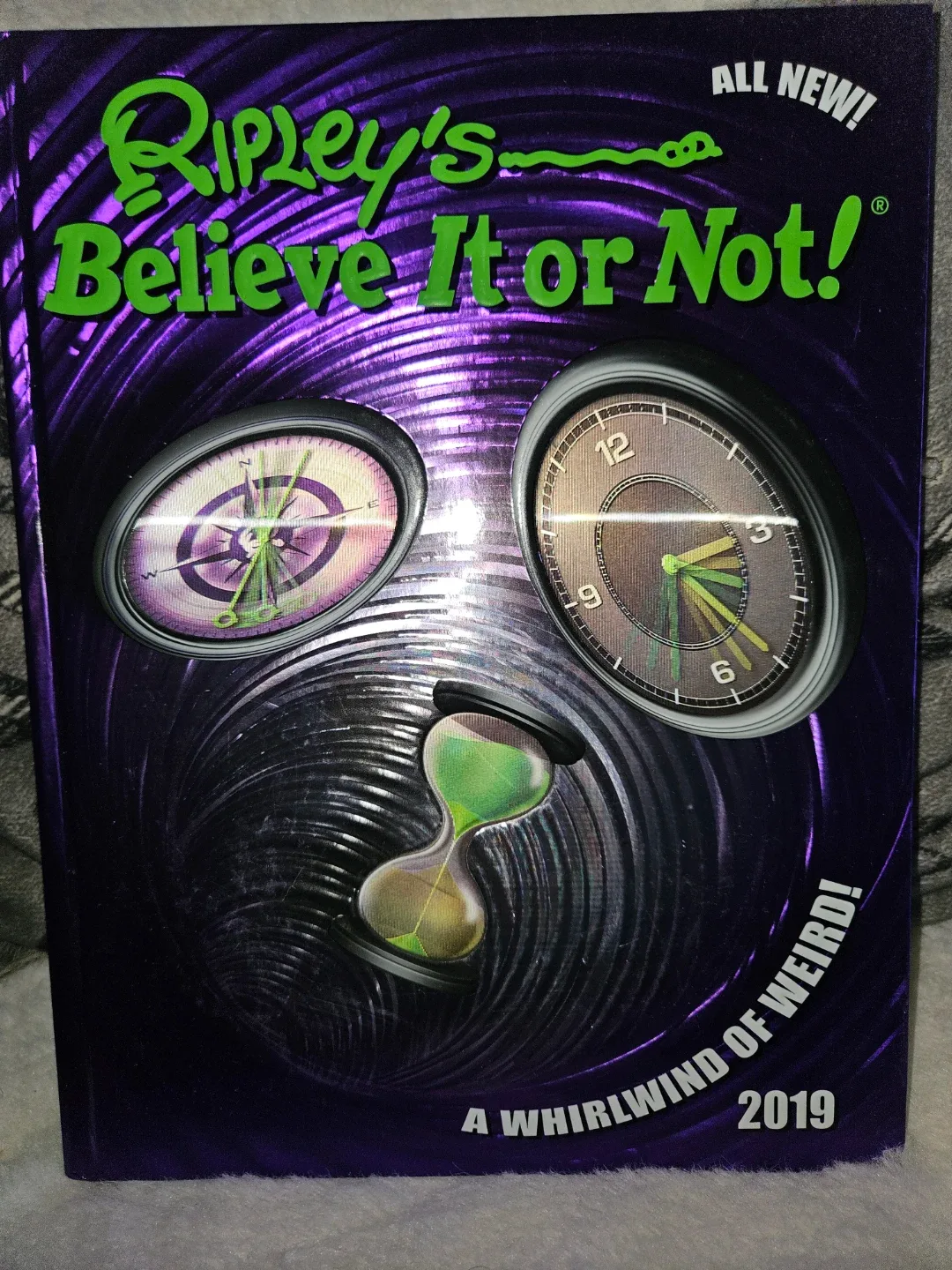 Guinness World Records 2003 & Ripley's Believe It or Not! Books image indicator(7)