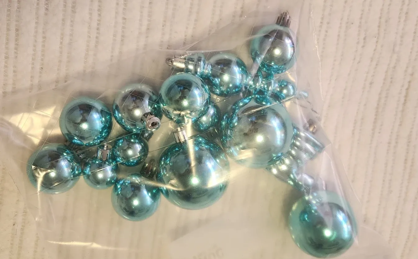 Christmas Ornaments & Decorations image indicator(7)