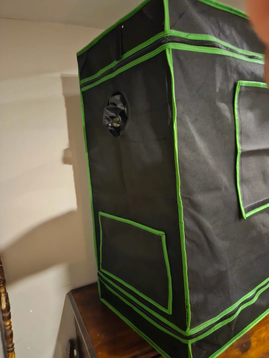 VIVOSUN Grow Tent - Black & Green image indicator(2)