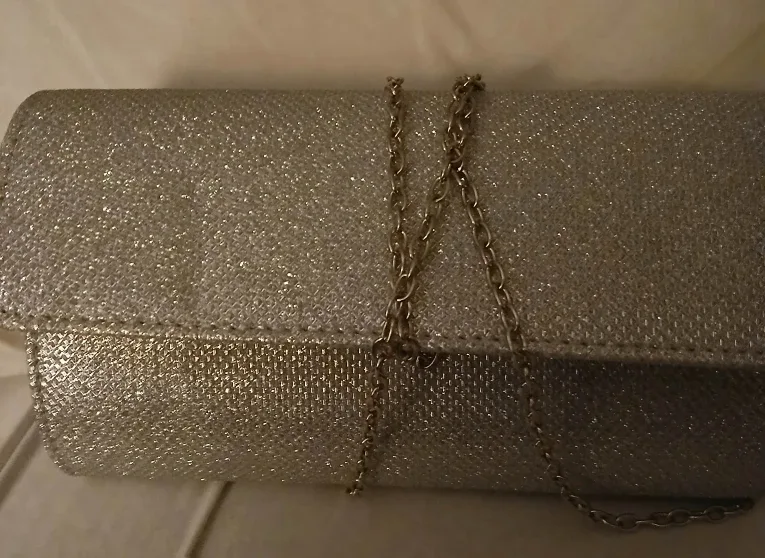 Silver Evening Clutch with Chain Strap/rings/earrings image indicator(7)