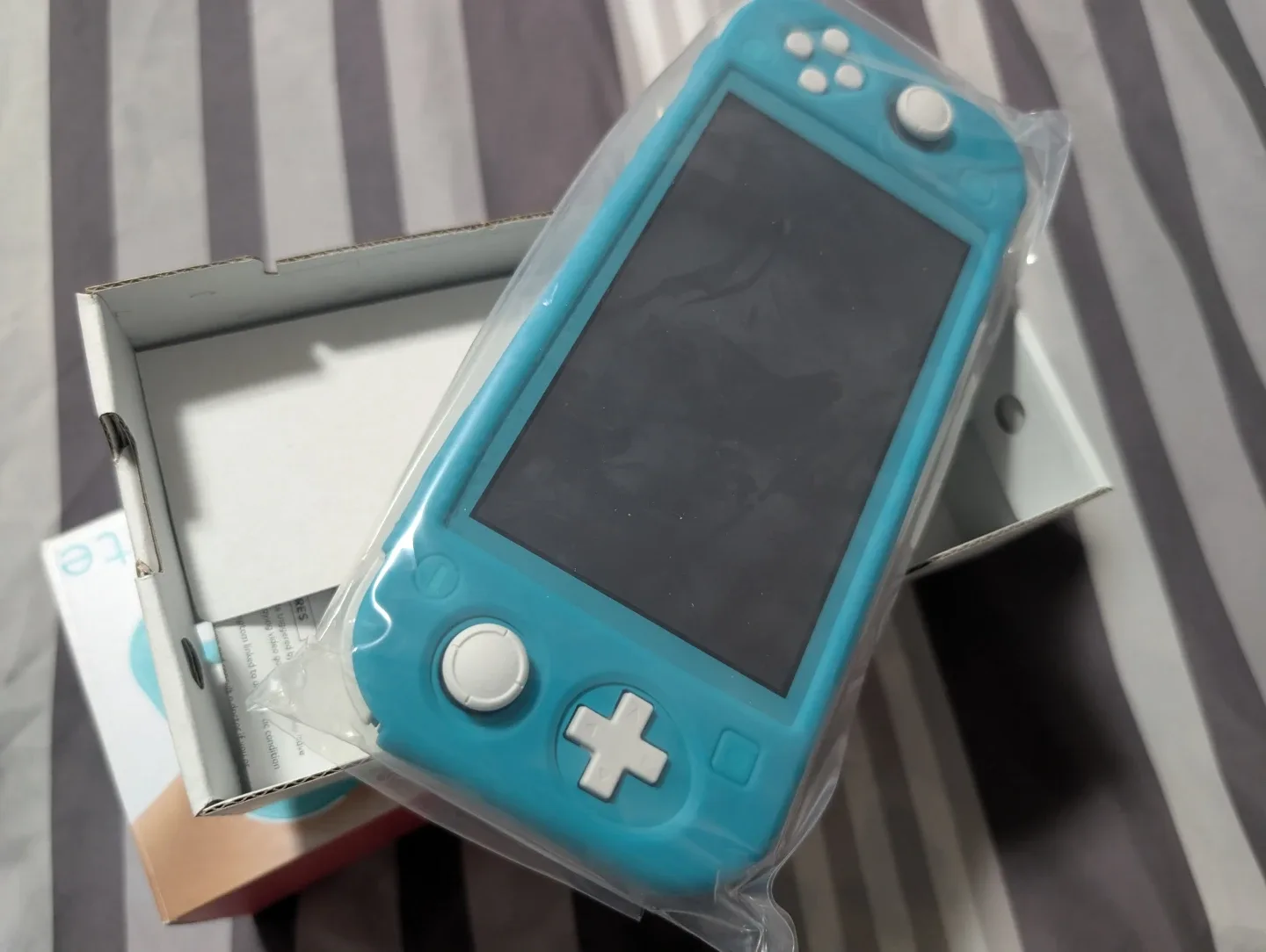 New Nintendo Switch Lite - Turquoise image indicator(2)
