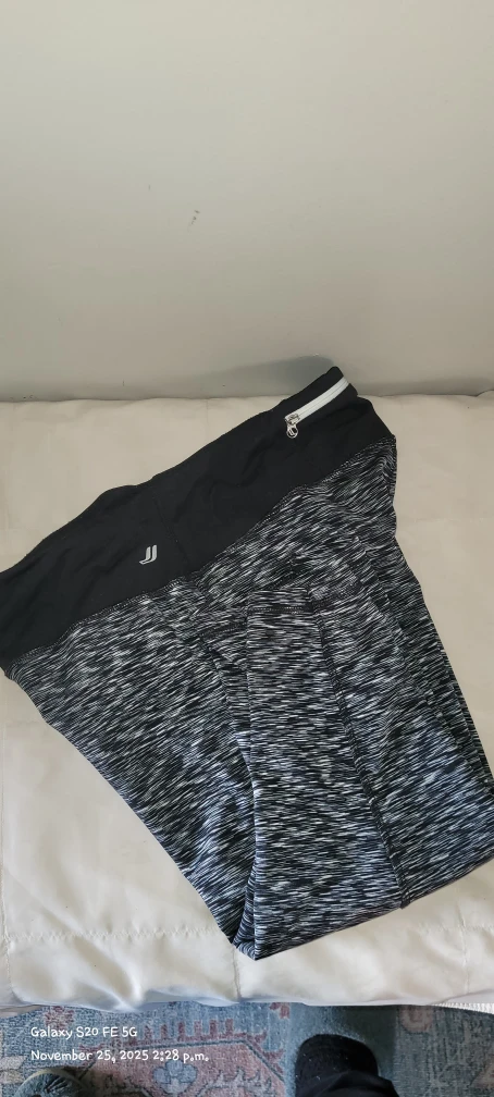 Joe Fresh Athletic Crop Leggings - Size M