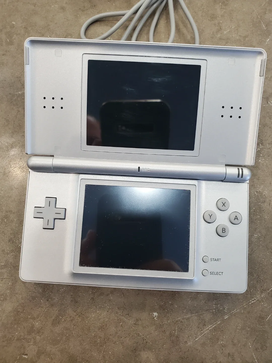 Nintendo DS Lite - Silver image indicator(2)