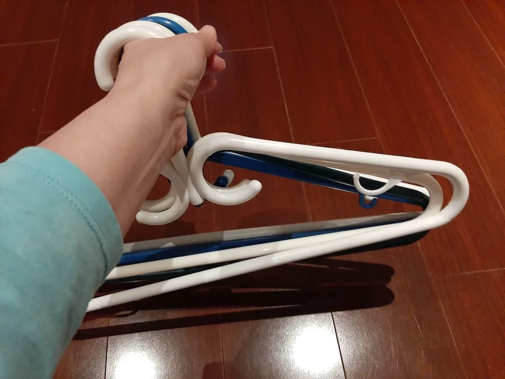 5 Thick Coat Hangers image indicator(3)