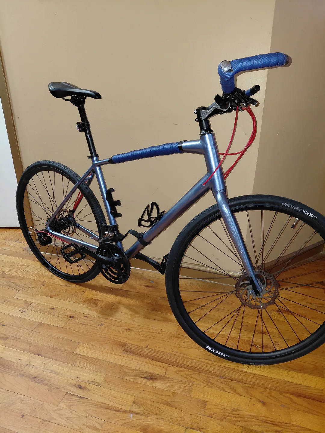 Specialized Sirrus Hybrid Bike image indicator(2)