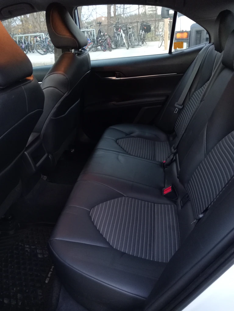 Toyota Camry - Black Interior, 80292 km - photo 4
