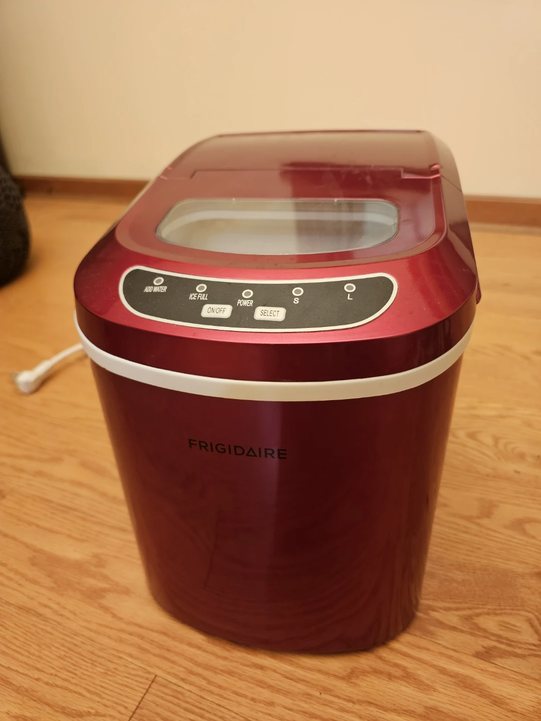 Frigidaire EFIC102-RED Ice Maker