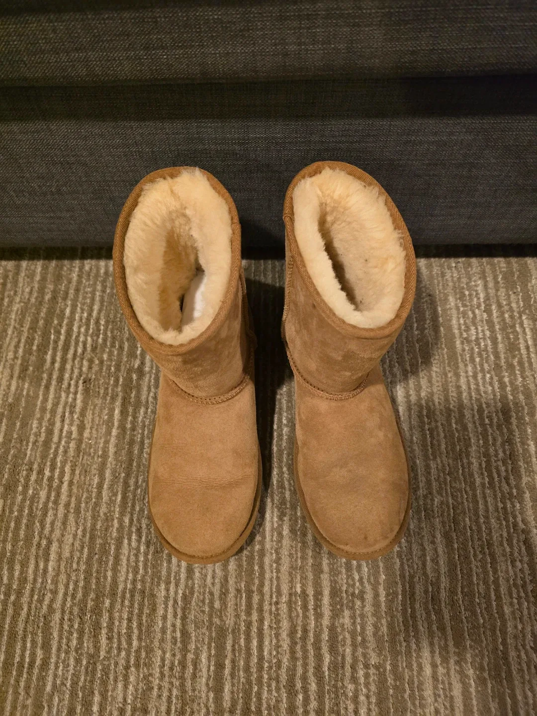 UGG Classic Short Boots - Size 6 image indicator(4)