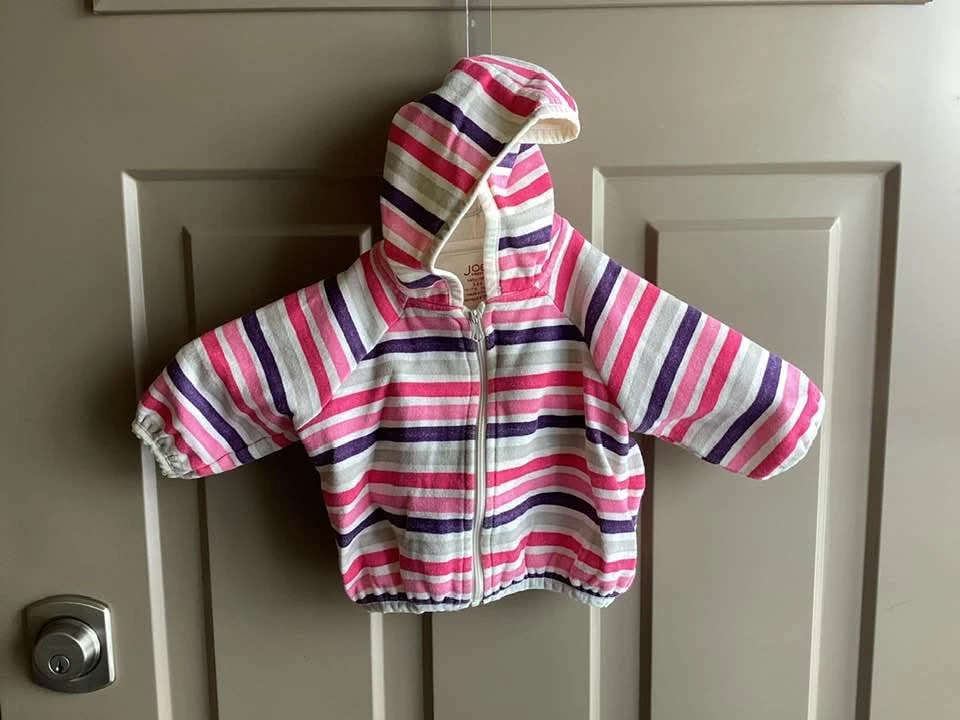 Girls sz 3-6 months sweaters. $3 each - photo 2