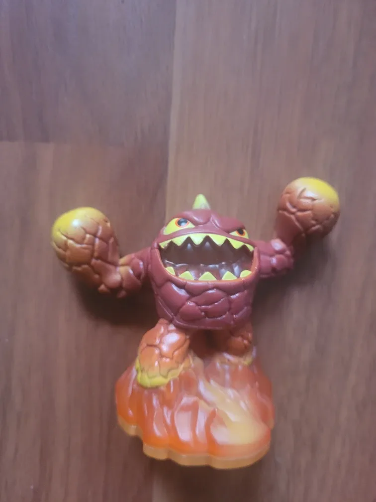 Skylanders Figures Lot of 6 Bundle 1 image indicator(5)