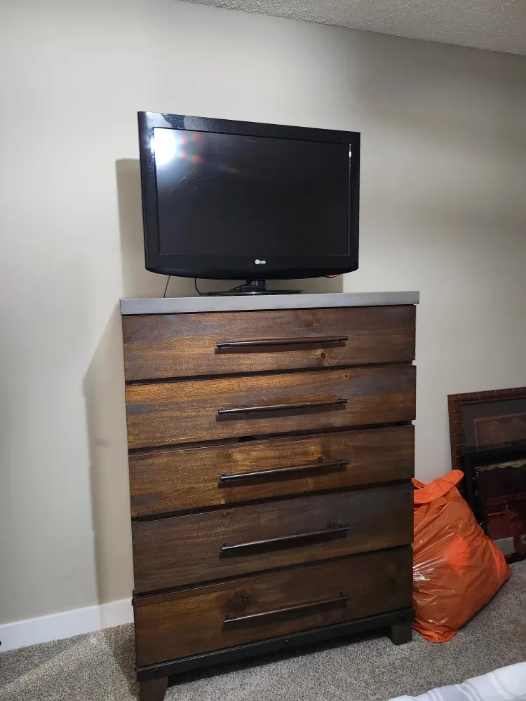 Queen Bedroom Set - Bed, Nightstand, Dresser image indicator(4)