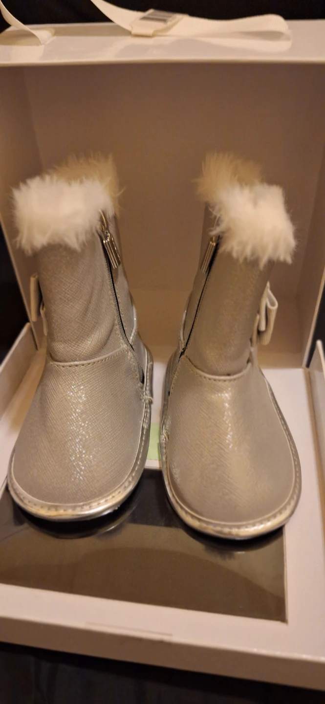 New Michael Kors Baby Booties - Size 4 - photo 4
