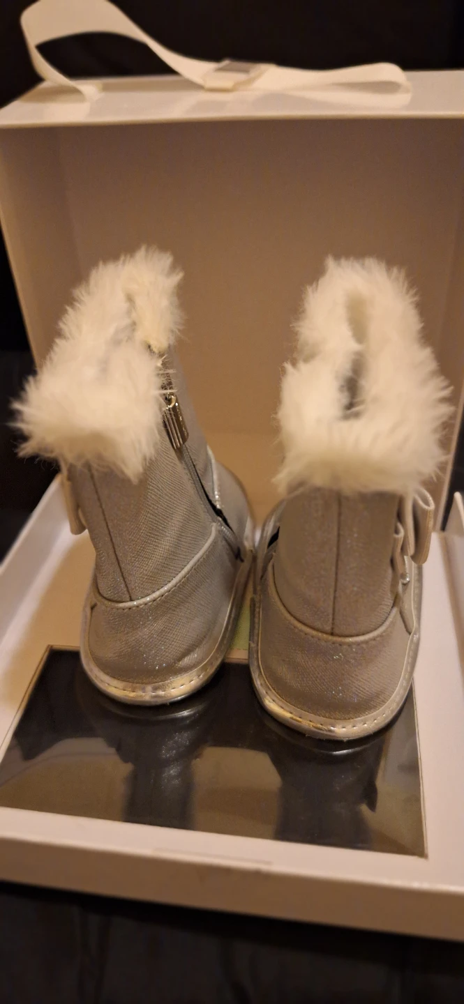 New Michael Kors Baby Booties - Size 4 - photo 5