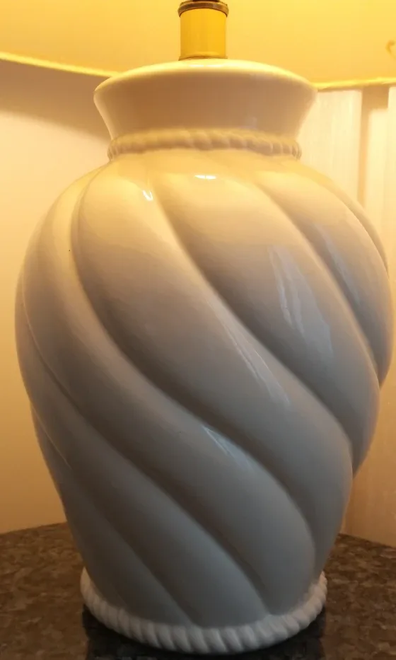 Table Lamp with White Swirl Base image indicator(3)