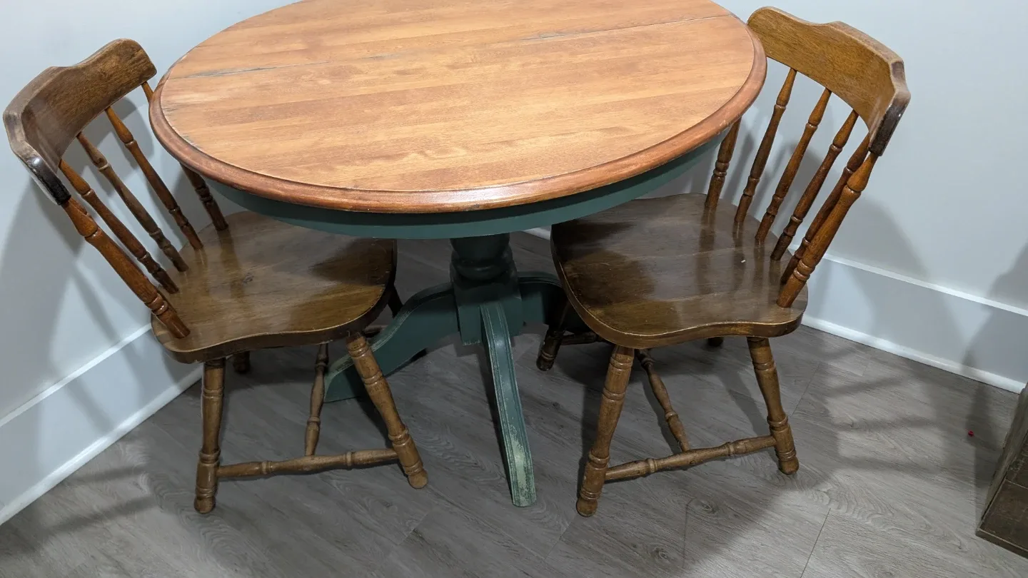 Round Wooden Dining Table with 4 Chairs image indicator(4)