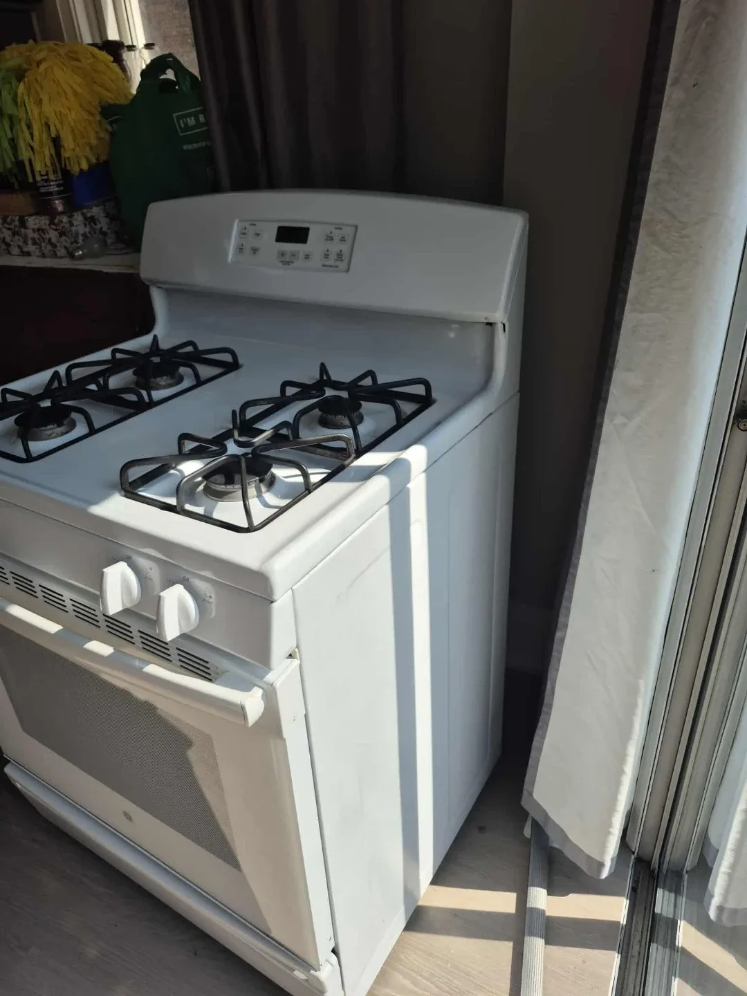 Used White Gas Range Stove - Cleaned Like New! image indicator(3)