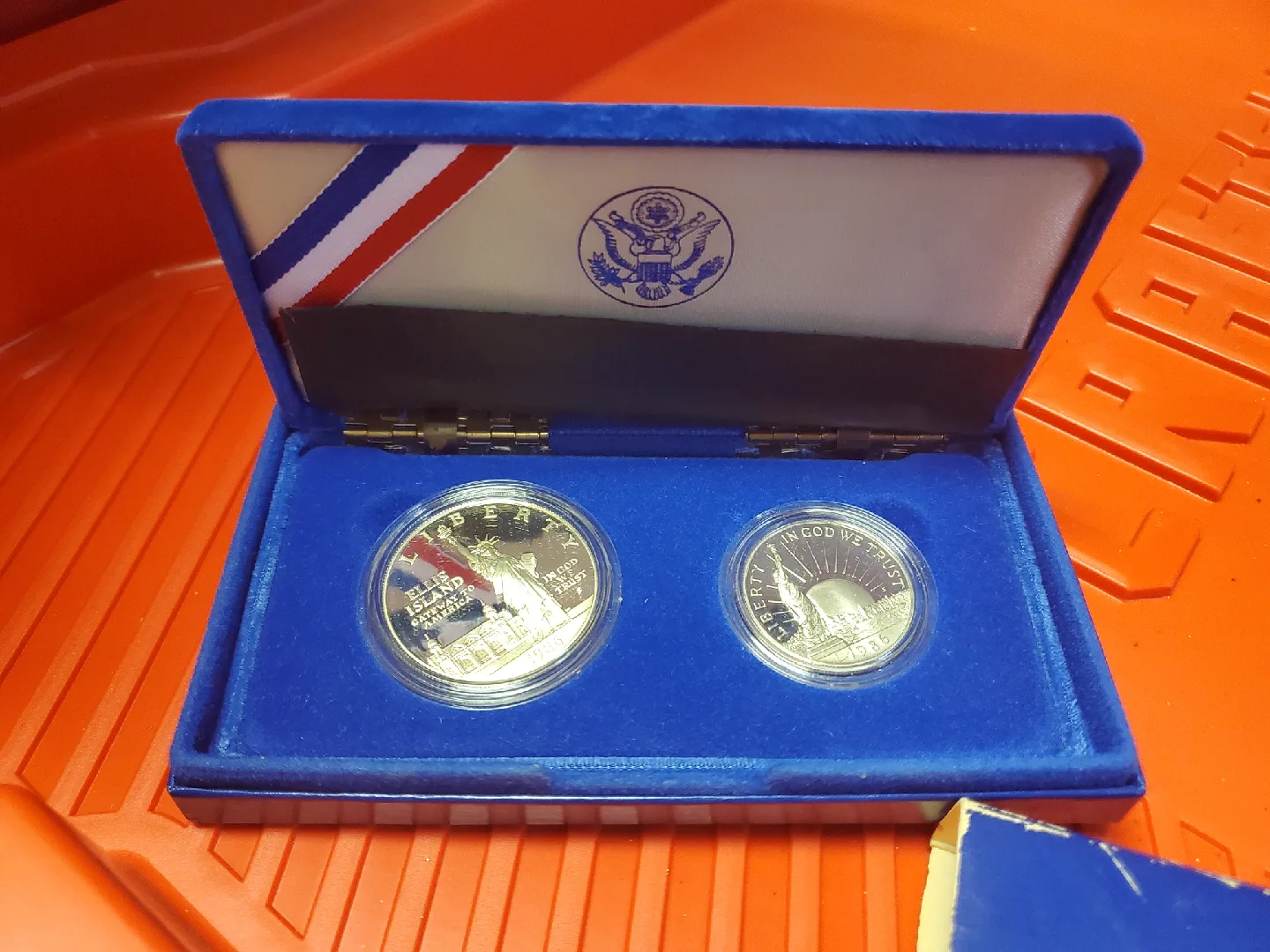 1986 Ellis Island Commemorative Coin Set thumbnail