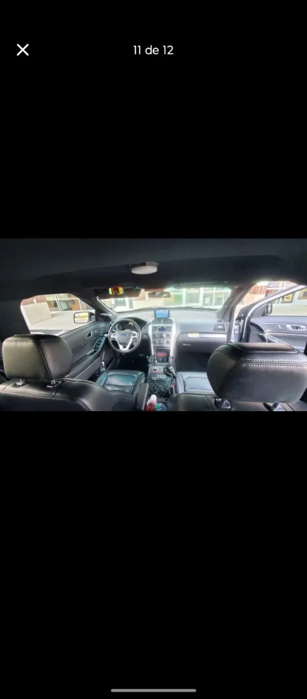 Ford Explorer SUV - Silver image indicator(10)