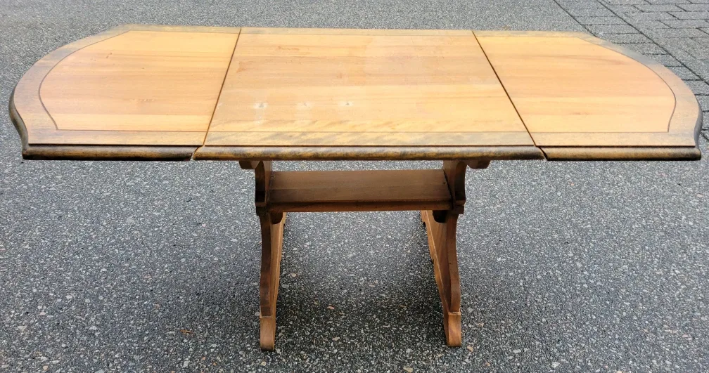 Very Nice, Very Vintage Wooden Drop Leaf Coffee Table. image indicator(2)