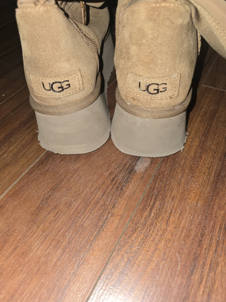 UGG Platform Boots, Size 8 - photo 2