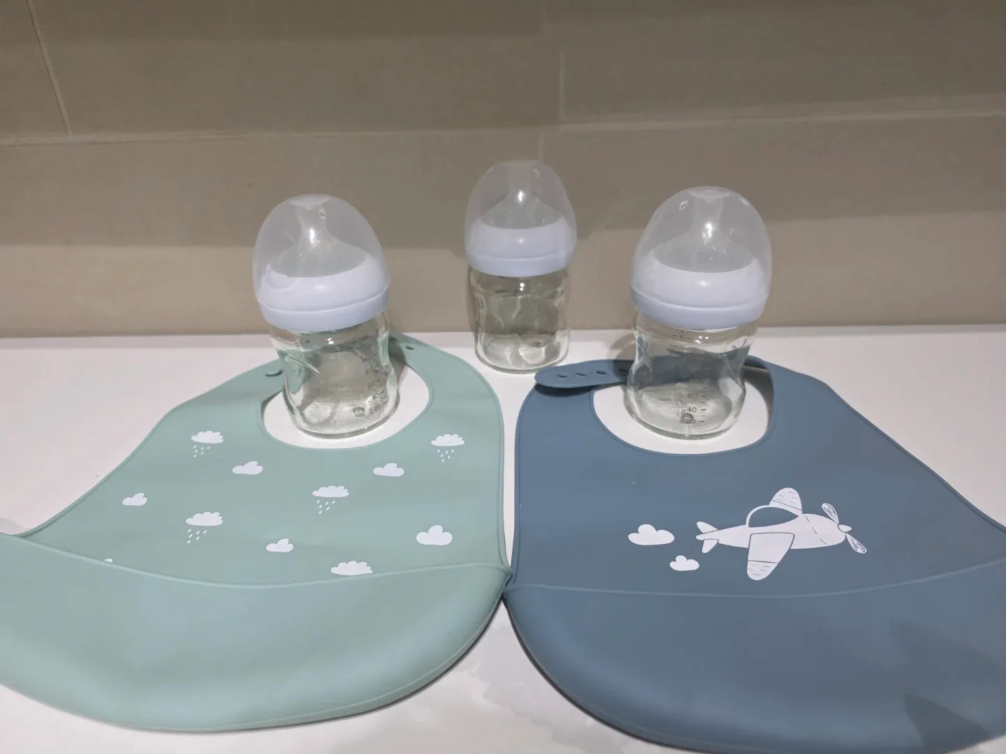 Philips Avent Glass Baby Bottles & Bibs image indicator(2)