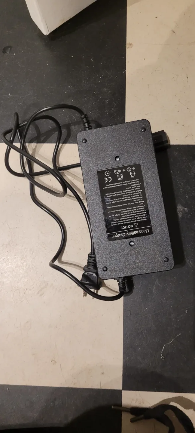 Electric Bicycle Charger 48V 2A image indicator(2)