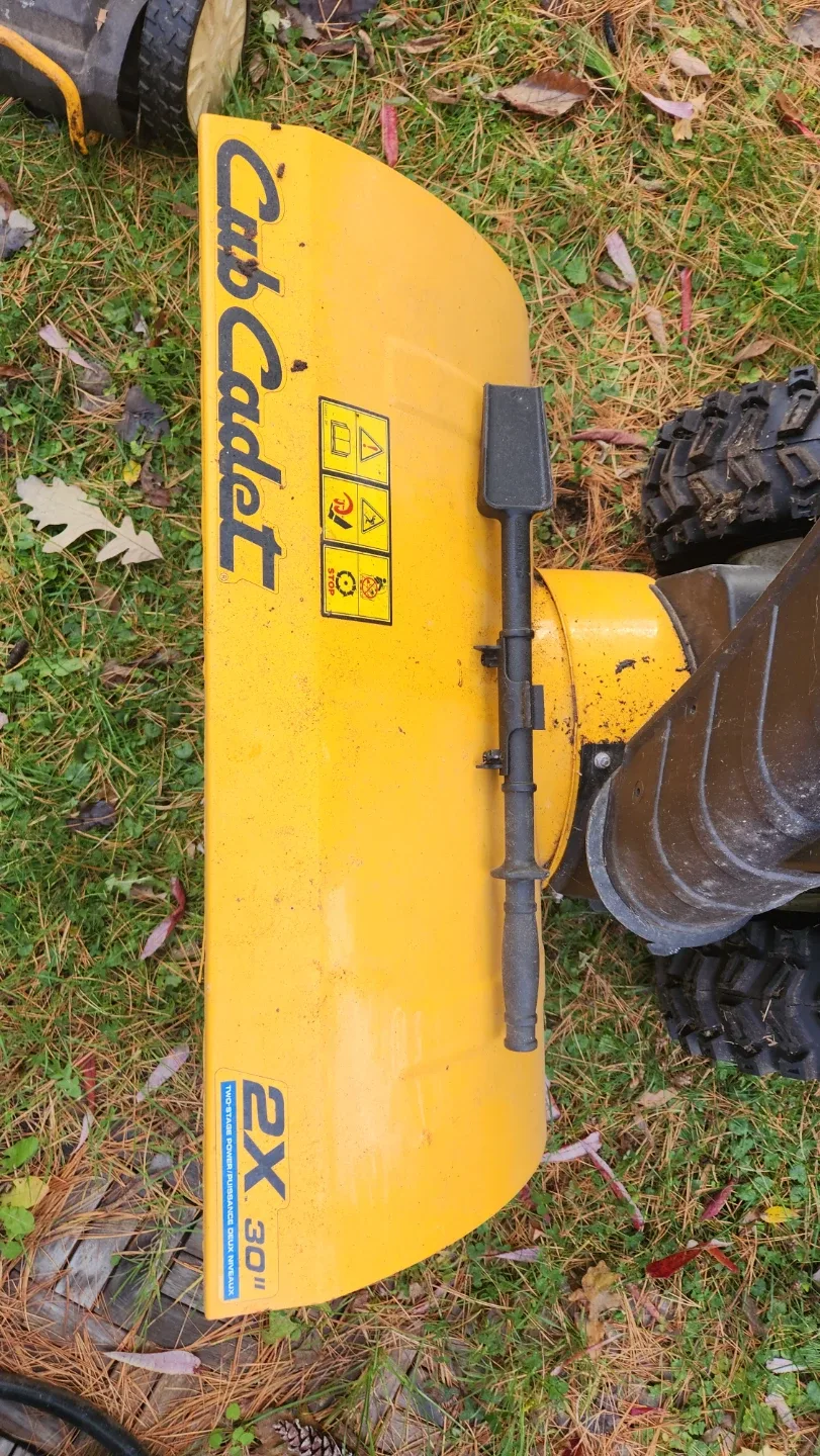 Cub Cadet 2X 30" Snow Blower image indicator(7)