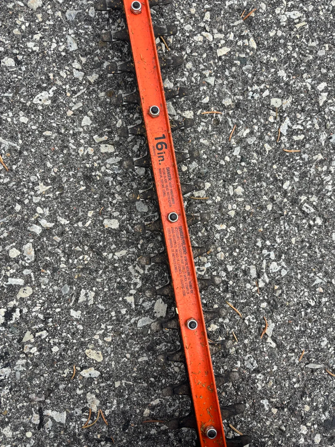 Black+Decker 16-in. Hedge Trimmer image indicator(3)