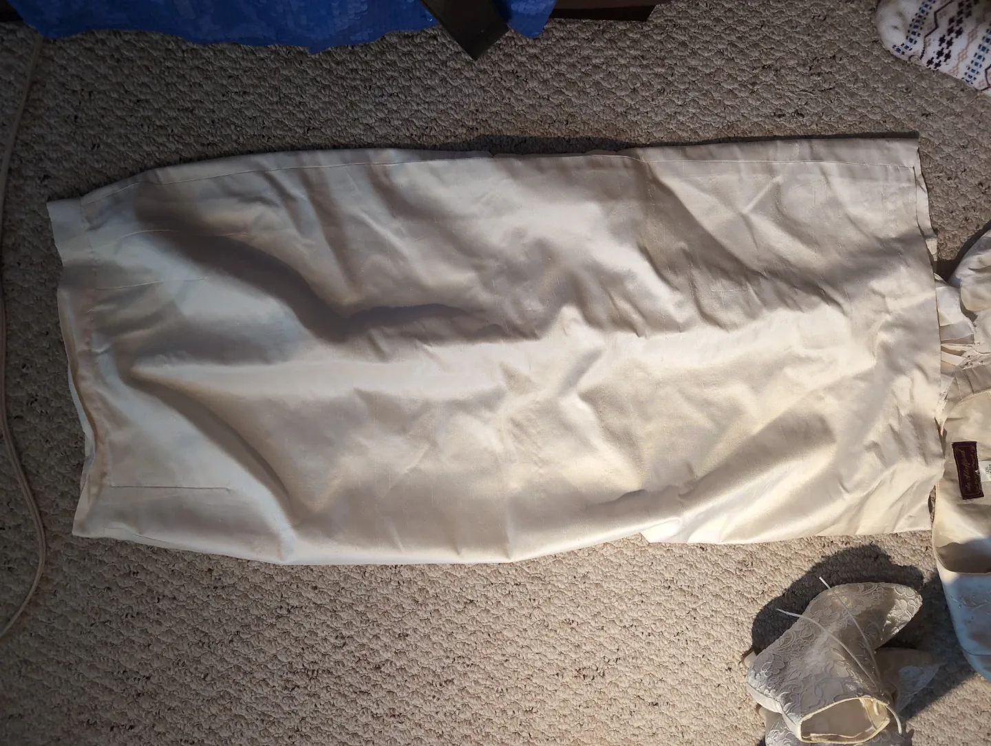 De Stafford 100% Silk Wedding Dress image indicator(2)