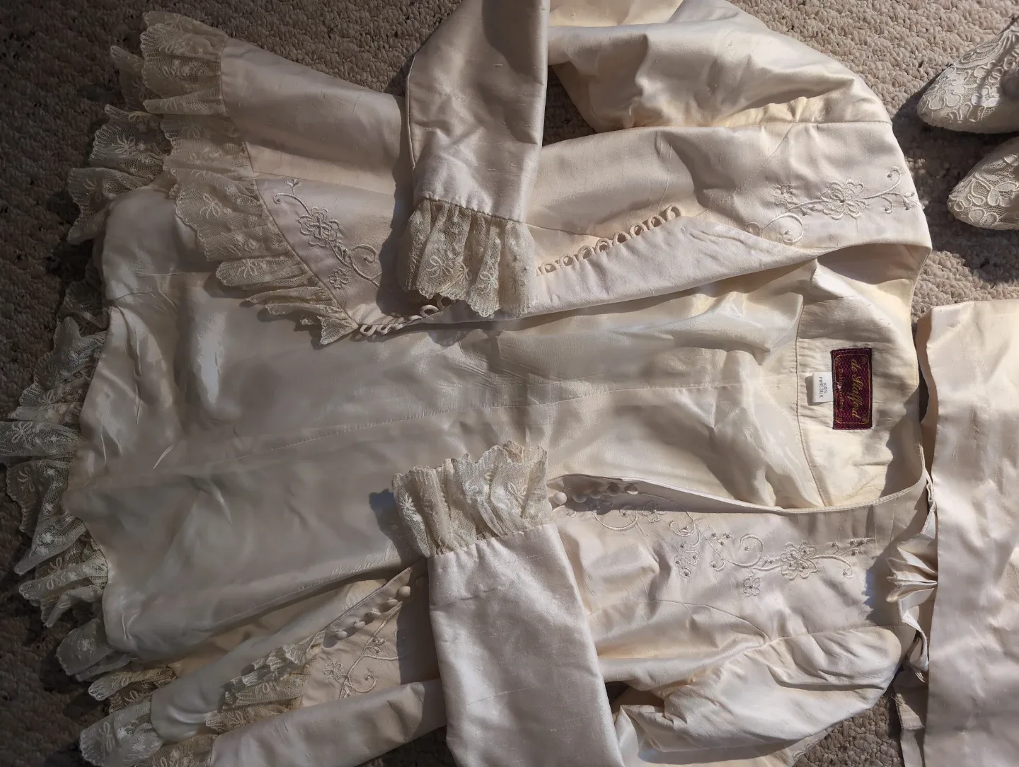 De Stafford 100% Silk Wedding Dress image indicator(5)