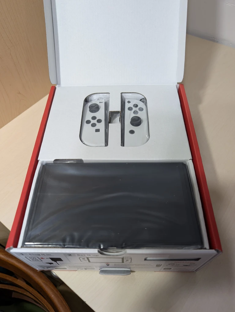 New Nintendo Switch OLED + Joy-Con Set - photo 2