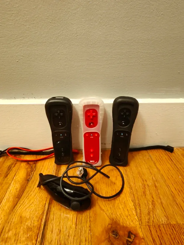 Brand new sealed Wii Mini with Mario Kart image indicator(5)