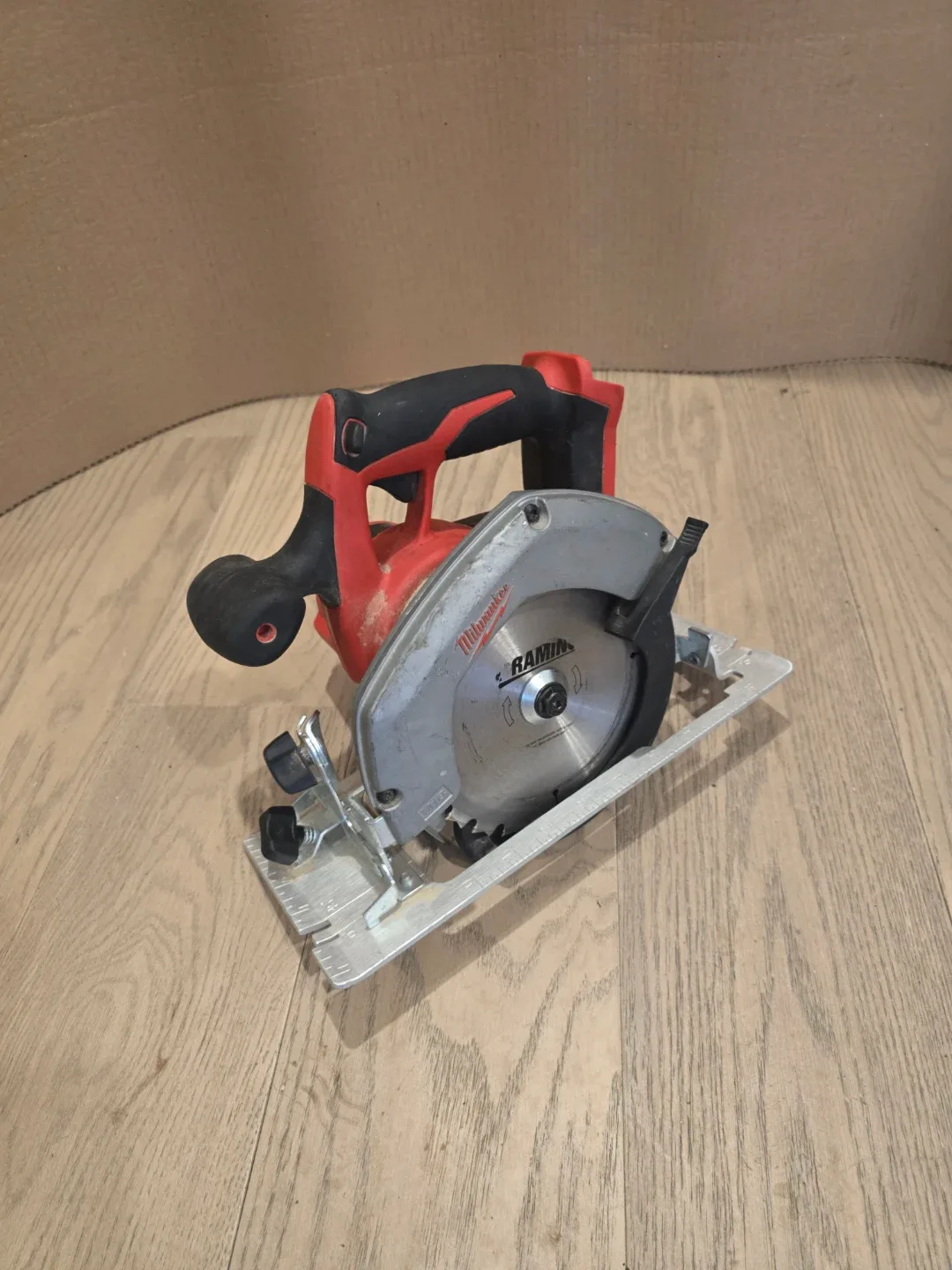 Milwaukee Circular Saw image indicator(2)