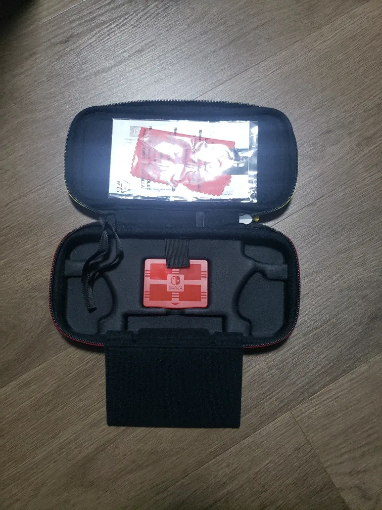 Nintendo Switch Console with 2 games image indicator(5)