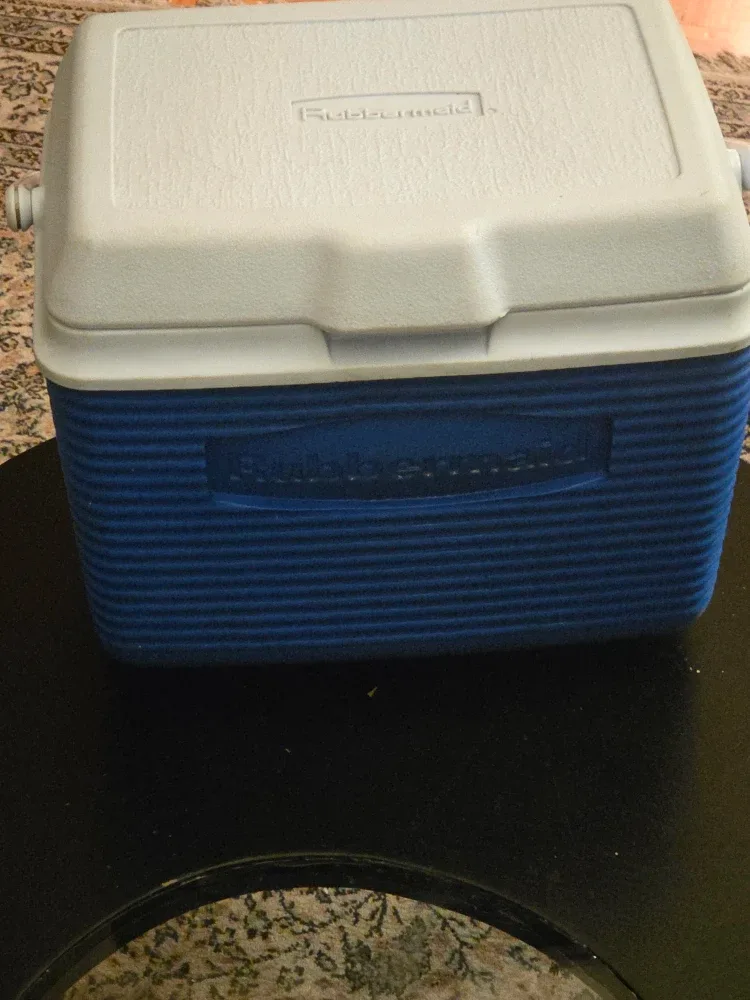 Rubbermaid Blue Cooler