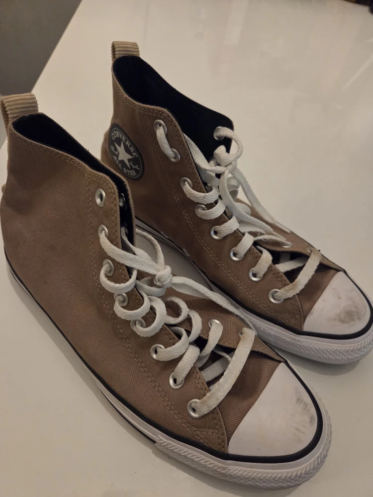 Converse Chuck Taylor All Star High Top - mens Size 9