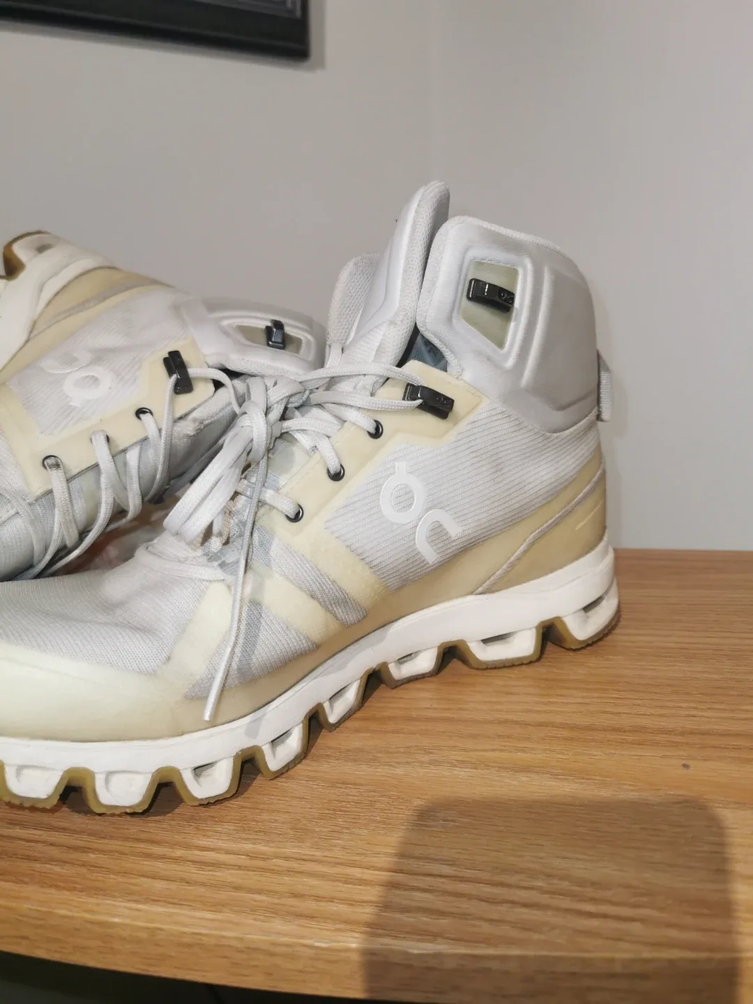 On Running Cloudrock Waterproof Hiking Boots - US 9 image indicator(4)