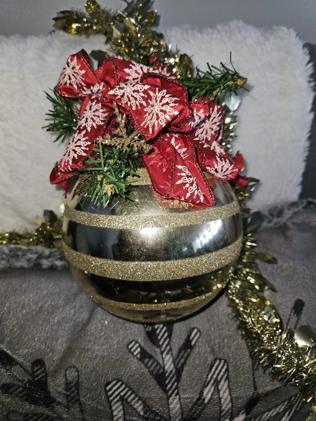 Gold Christmas Decorations & Metal Sleigh Basket - photo 4