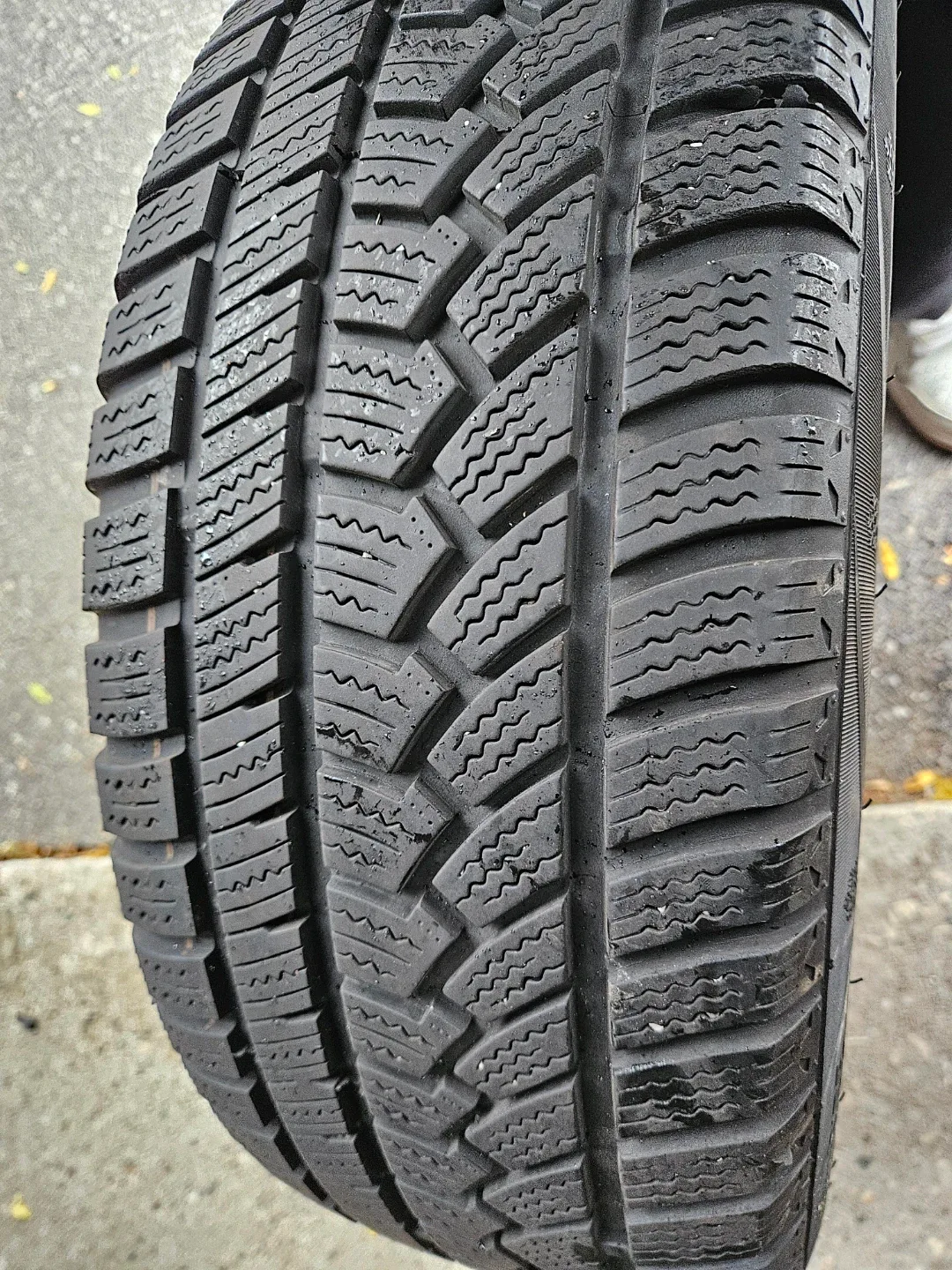 NEW 17" Toyota camry winter tires and rims. 215/55/17, 5 x 114.3 image indicator(4)