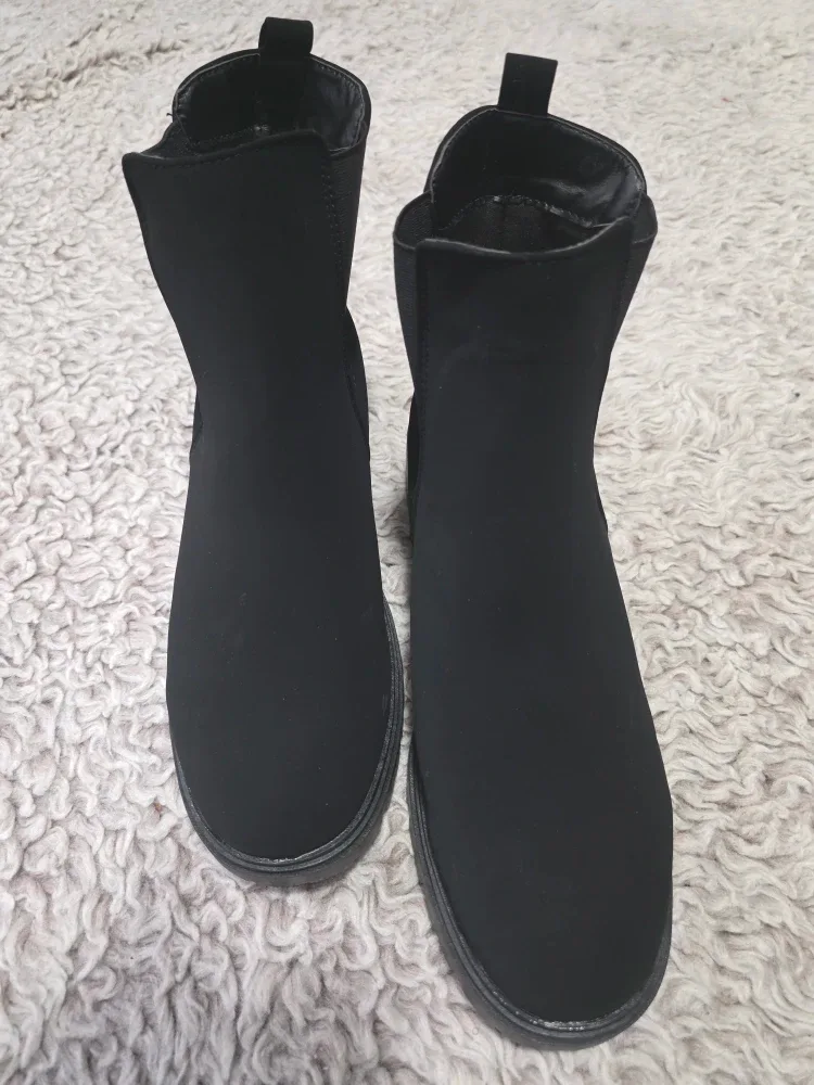 Assorted Women's Boots image indicator(3)