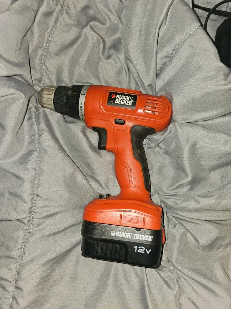 Black & Decker 12V Cordless Drill thumbnail