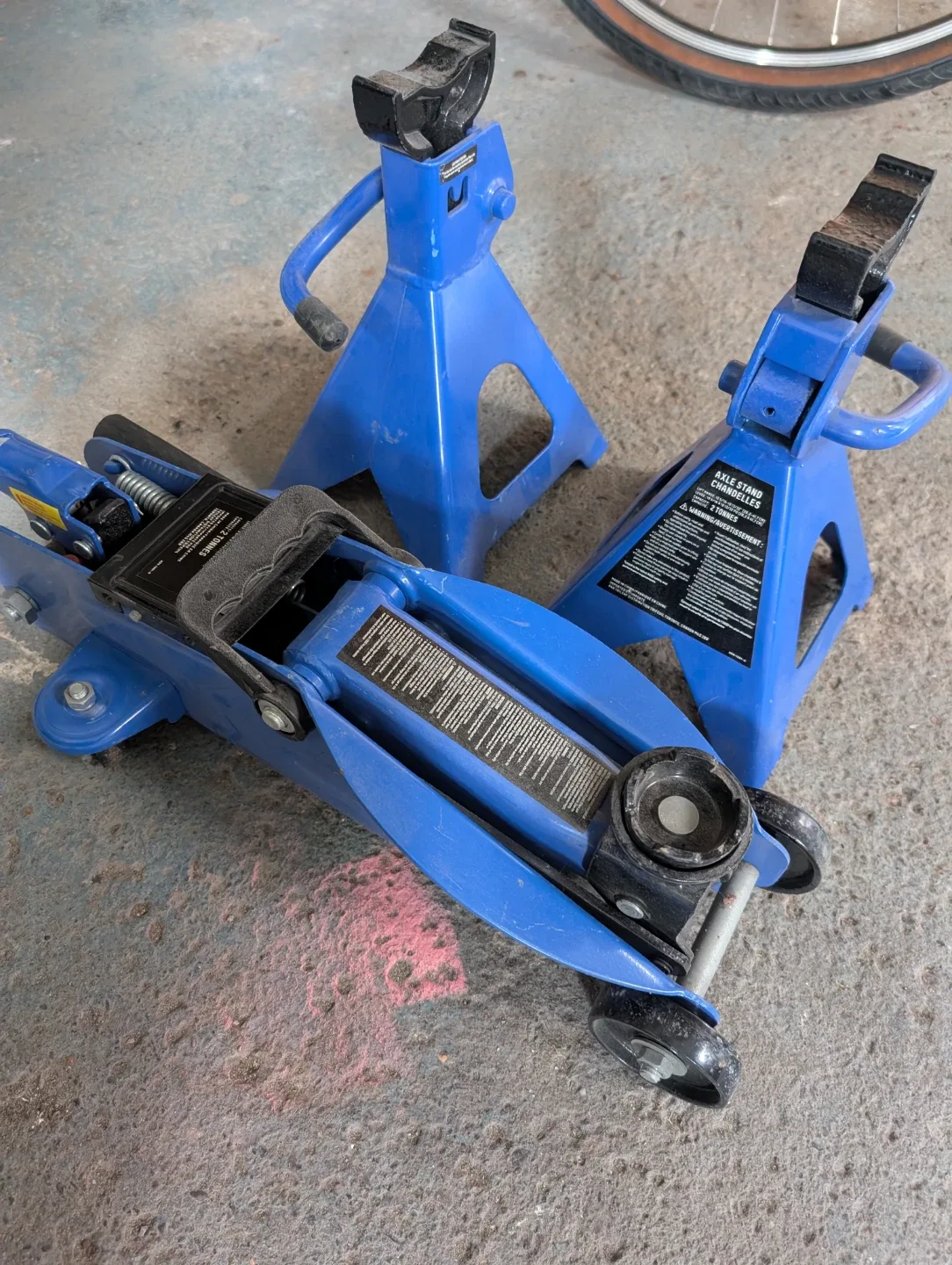Blue Hydraulic Floor Jack & Axle Stands