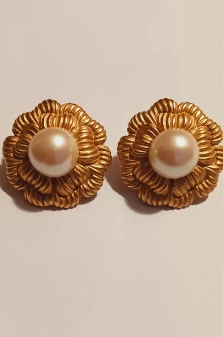 MONET Vintage Gold Tone Flower Pearl  Earrings thumbnail