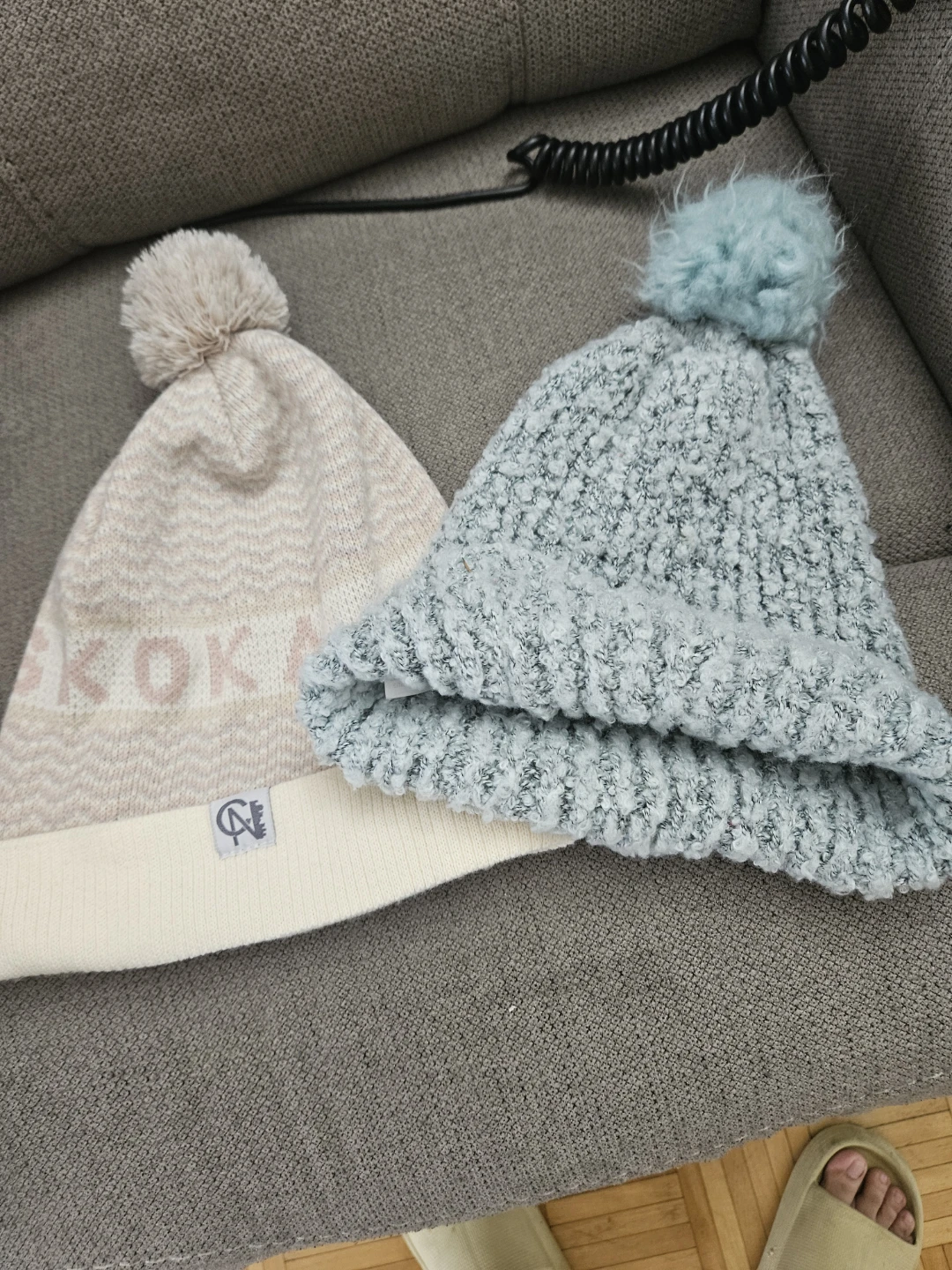 Muskoka Pom Pom Beanie Hat - Beige & Blue