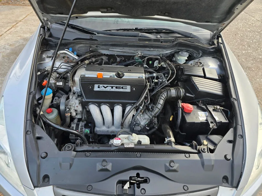 Silver Honda Accord Lx Sedan image indicator(3)