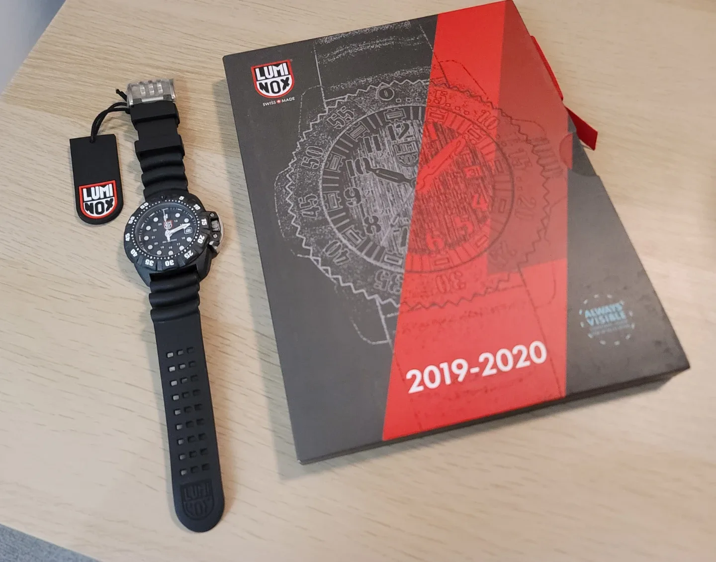 Luminox XS.1551 Sea Wolves 300m diving watch and notebook